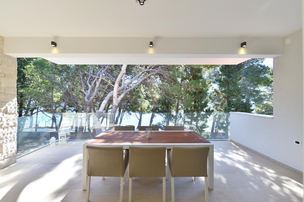 Chiponsky One - 5 Star Beachfront Property Bol Exterior foto