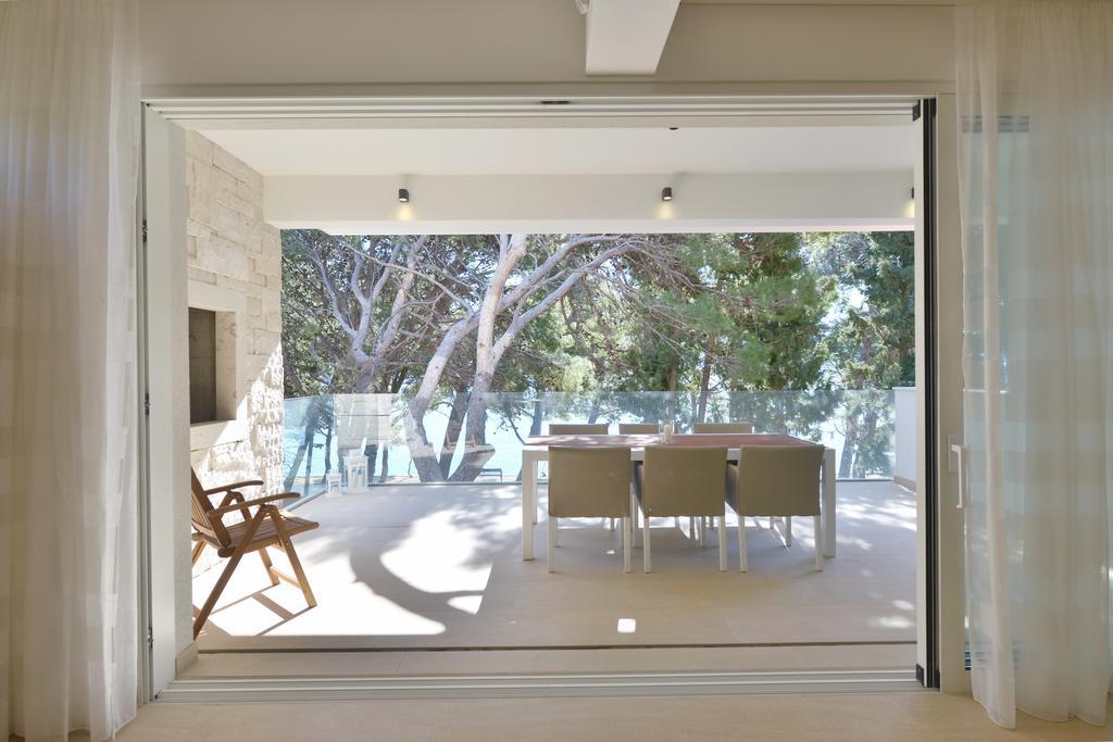 Chiponsky One - 5 Star Beachfront Property Bol Exterior foto