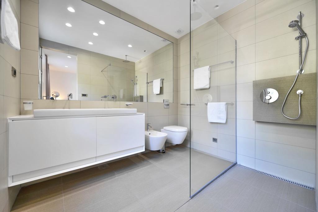Chiponsky One - 5 Star Beachfront Property Bol Exterior foto
